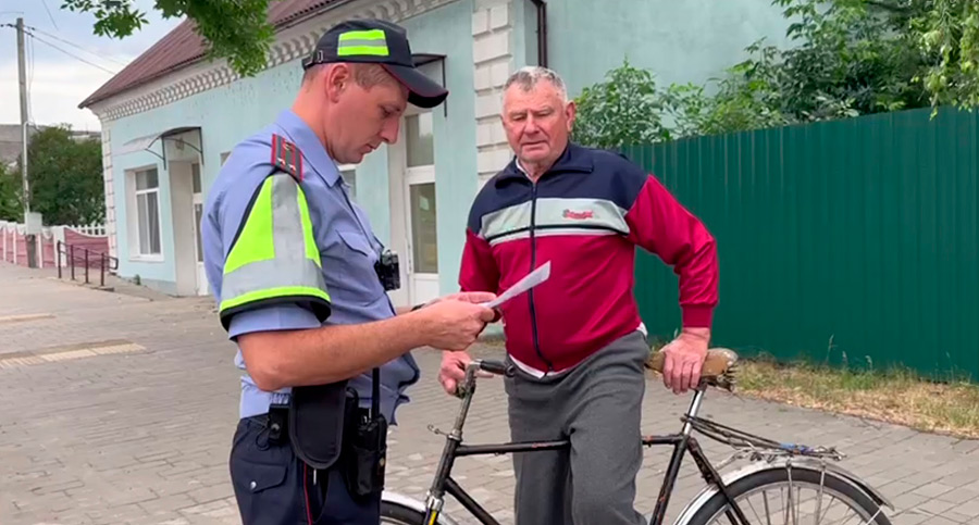 Сотрудники Госавтоинспекции совместно с ИДН активно проводят рейдовые мероприятия, в ходе которых уделяют особое внимание именно велосипедистам. Для этого милиционеры используют гласный и негласный контроль.