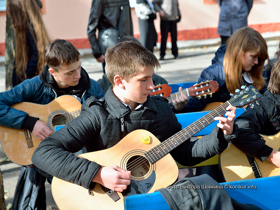 17 июня, в будущую субботу, ГУК «Парк культуры и отдыха г. Бобруйска» проводит конкурс «Пой, гитарная струна».