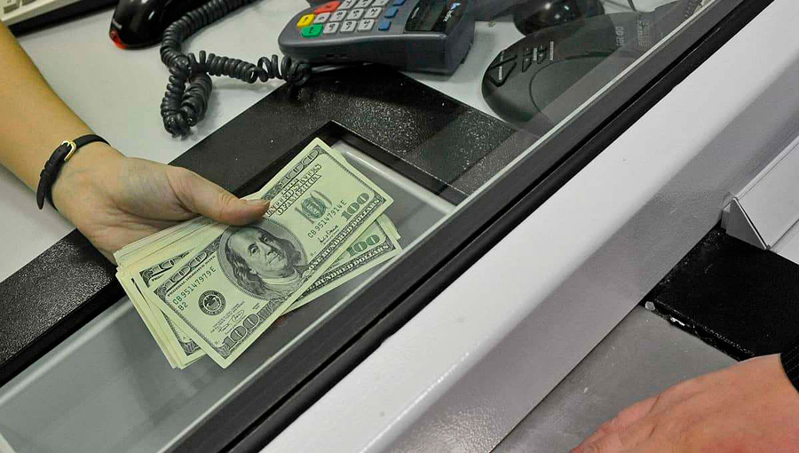 Доллар и евро снова выросли. Курсы валют на 13 июня