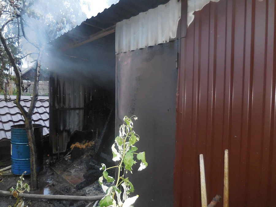 В Бобруйске на улице Спартаковской горела хозпостройка