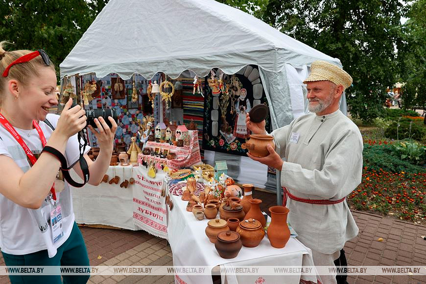 Фотофакт: на улицах фестивального Витебска