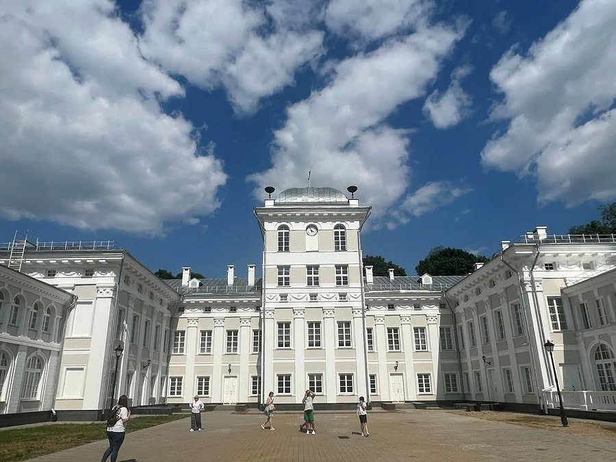 Почему в этом дворце кружится голова? Рассказываем про дворец Булгаков в Жиличах, который в свое 200-летие снова открыл двери