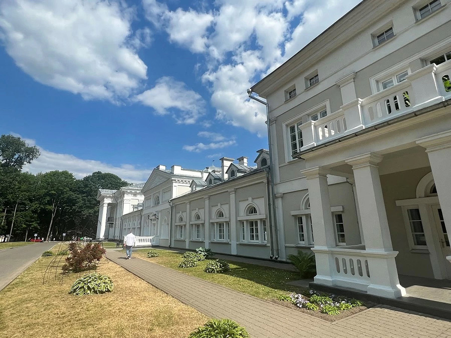 Почему в этом дворце кружится голова? Рассказываем про дворец Булгаков в Жиличах, который в свое 200-летие снова открыл двери