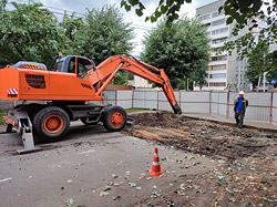 В центре Бобруйска перекрыли часть улицы – началась замена коммуникаций