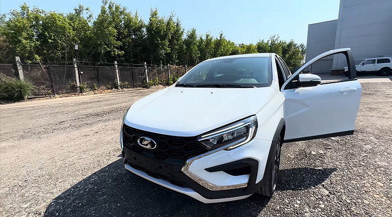 АвтоВАЗ начал поставлять Lada Vesta в неполной комплектации
