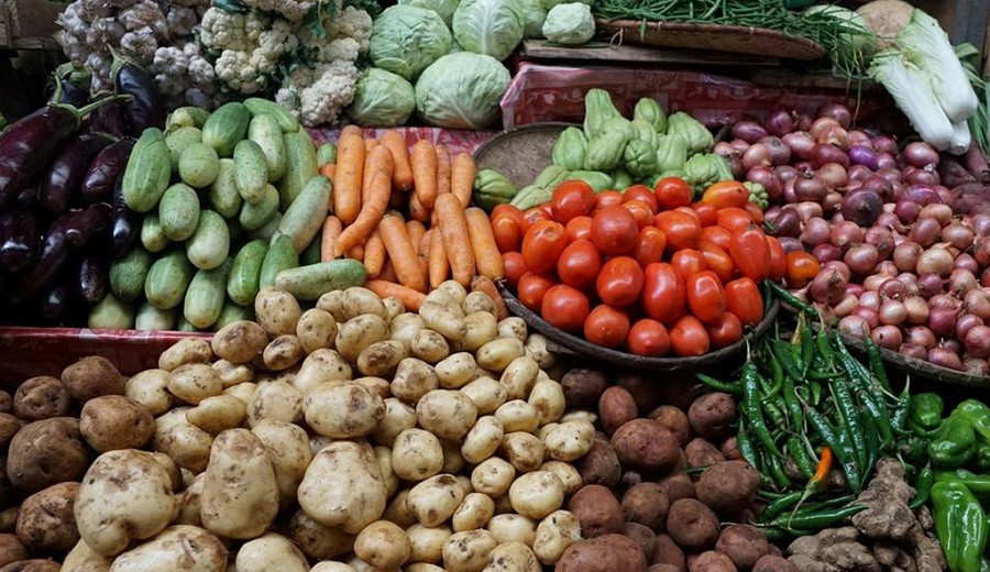 Завышение торговых надбавок на овощи и фрукты до 8,4 раза выявил КГК на рынке Бобруйска