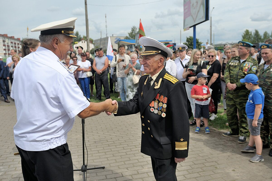 Кого из моряков наградили в Бобруйске