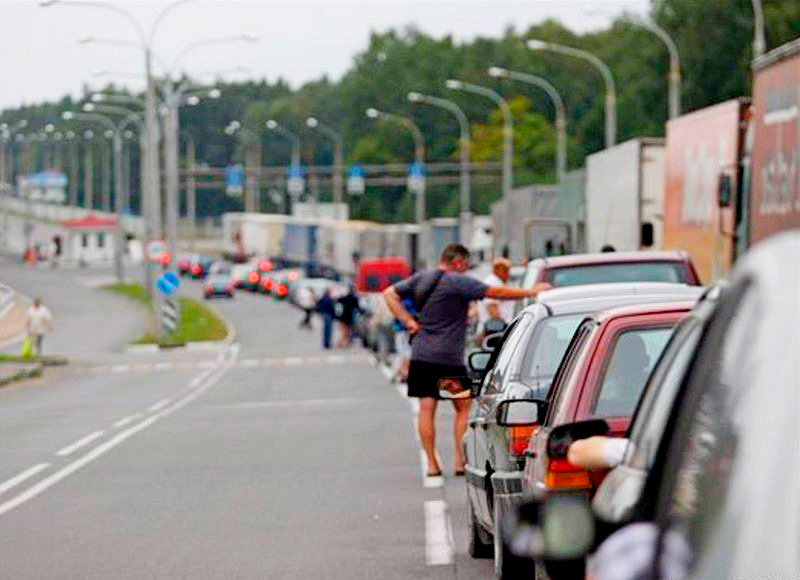 По состоянию на 12 часов четверга, 24 августа, больше всего легкового транспорта стоит в очереди перед польским пунктом пропуска «Тересполь» (с белорусской стороны – «Брест»): 250 машин.