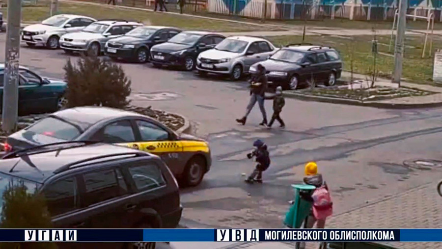 Как дети попадают под колеса и как такого избежать