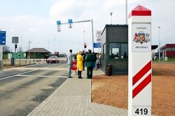Латвия готова закрыть границу с Беларусью