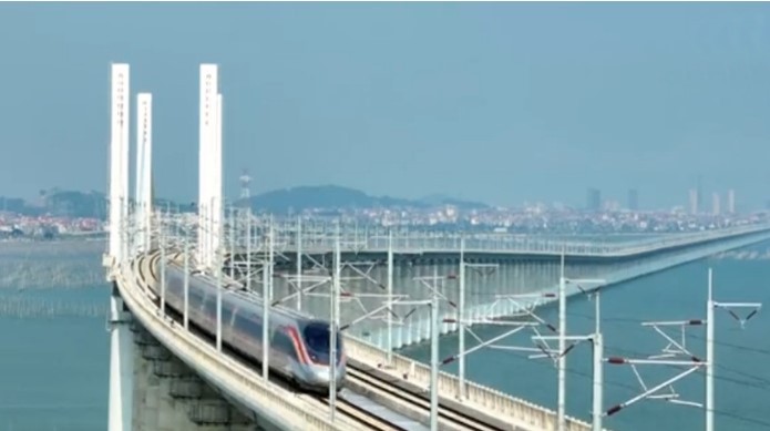 В Китае введена в эксплуатацию высокоскоростная железная дорога через море