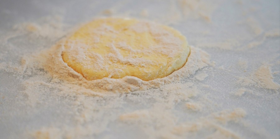 Почему сырники разваливаются: 5 ошибок в приготовлении идеального завтрака