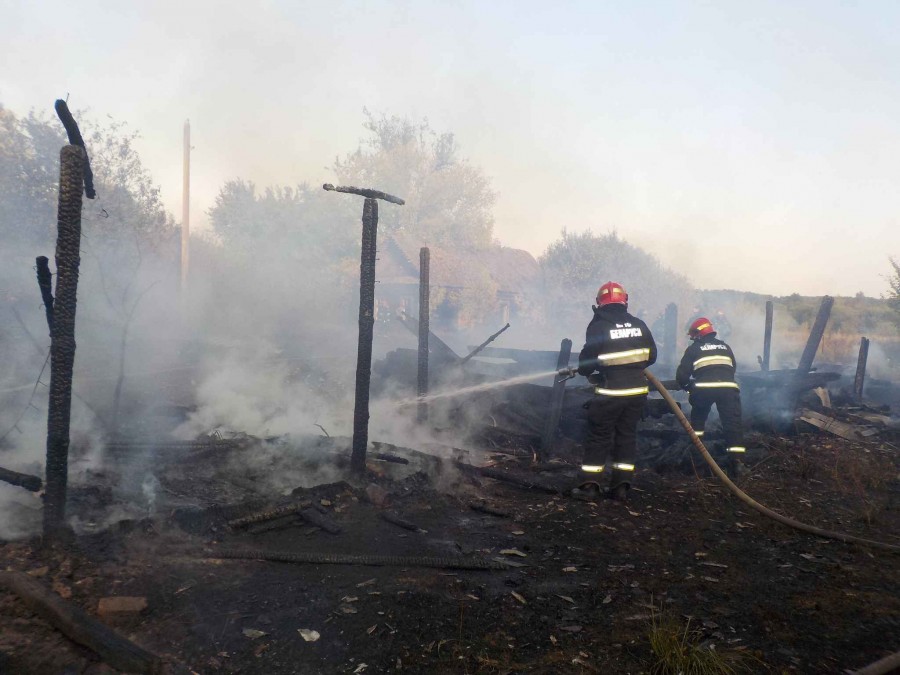 Бобруйский район. 19 сентября. Хозяин дома спасал от огня дом и получил ожоги