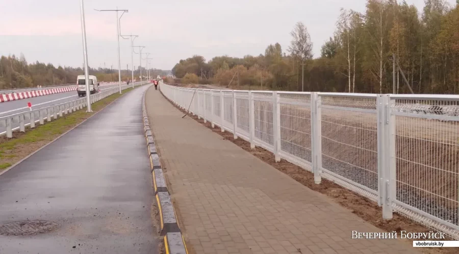 По новому Титовскому мосту в Бобруйске уже открыто движение транспорта