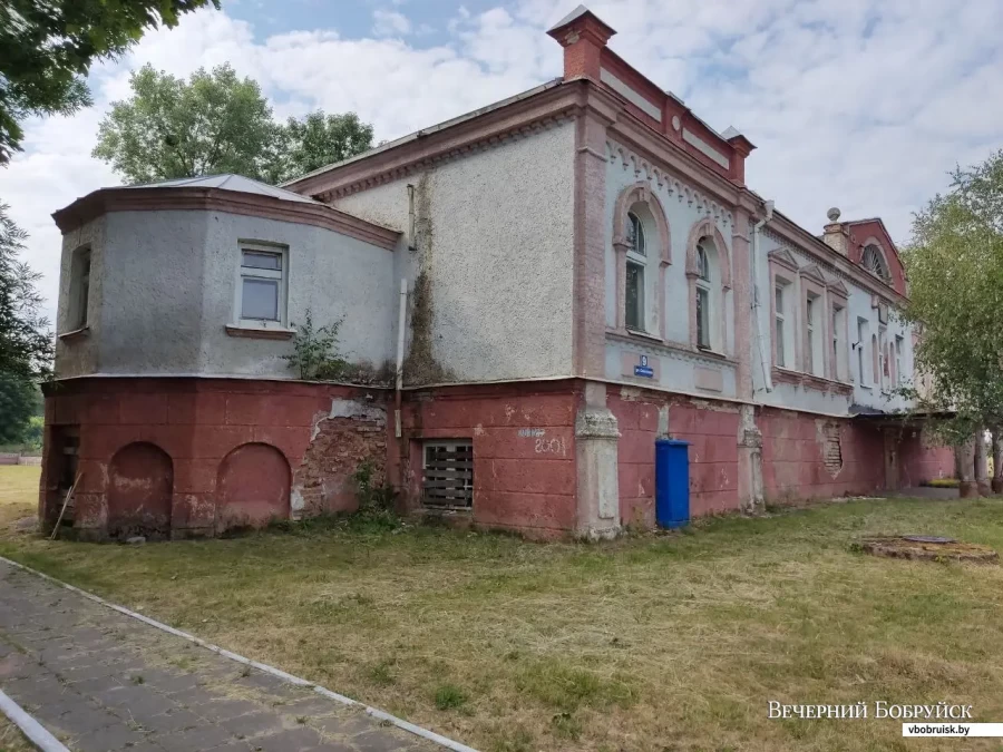 Агрогородок Заволочицы, Глусский район, Могилевская область. Усадебный дом Гаттовского. Июнь 2023 г.