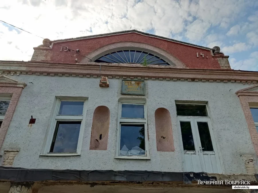 Агрогородок Заволочицы, Глусский район, Могилевская область. Усадебный дом Гаттовского. Июнь 2023 г.