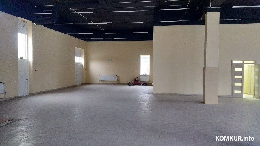 26.10.2023. Бобруйск, улица Парковая. Новый супермаркет готовится к открытию