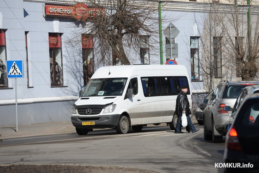 В Беларуси составили пособие для водителей маршруток и автобусов. Цель – «создать приятную атмосферу и избежать конфликтов» с пассажирами, сообщает Межрегиональная ассоциация перевозчиков (МАП).
