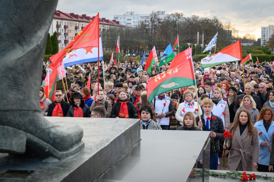 Как в Бобруйске праздновали День Октябрьской революции: праздничный фоторепортаж