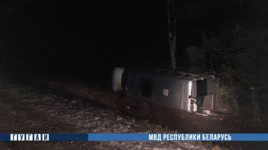Маршрутка «Могилев-Мозырь» опрокинулась под Калинковичами: 7 человек травмированы