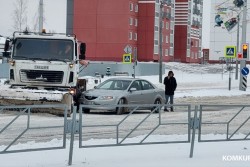 В Бобруйске на перекрестке столкнулись иномарка и МАЗ-снегоуборщик