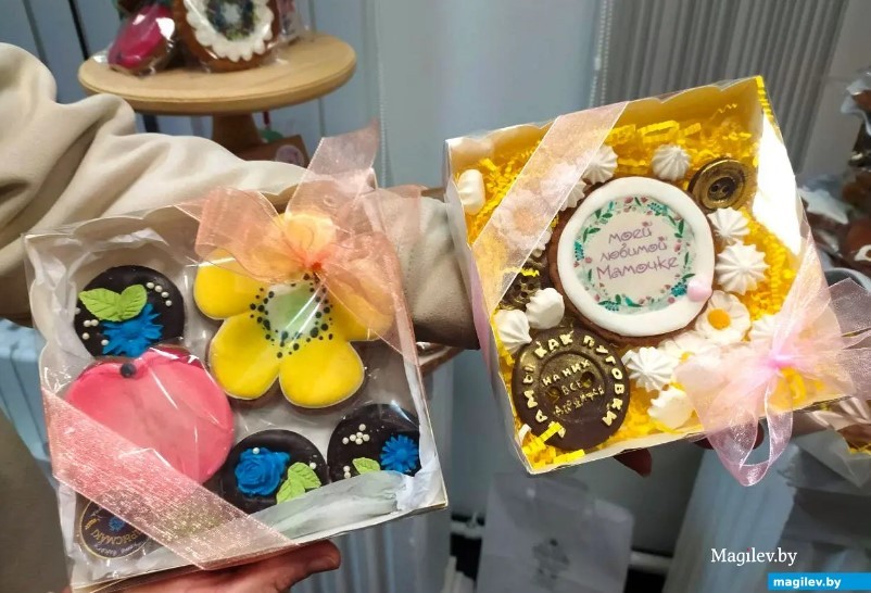 Подарочные боксы со сладостями к праздникам. Домашняя пекарня «Прысмакi/ГелёнА» в Могилеве. 2023 год.
