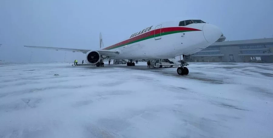 Лукашенко вылетел с рабочим визитом в Россию