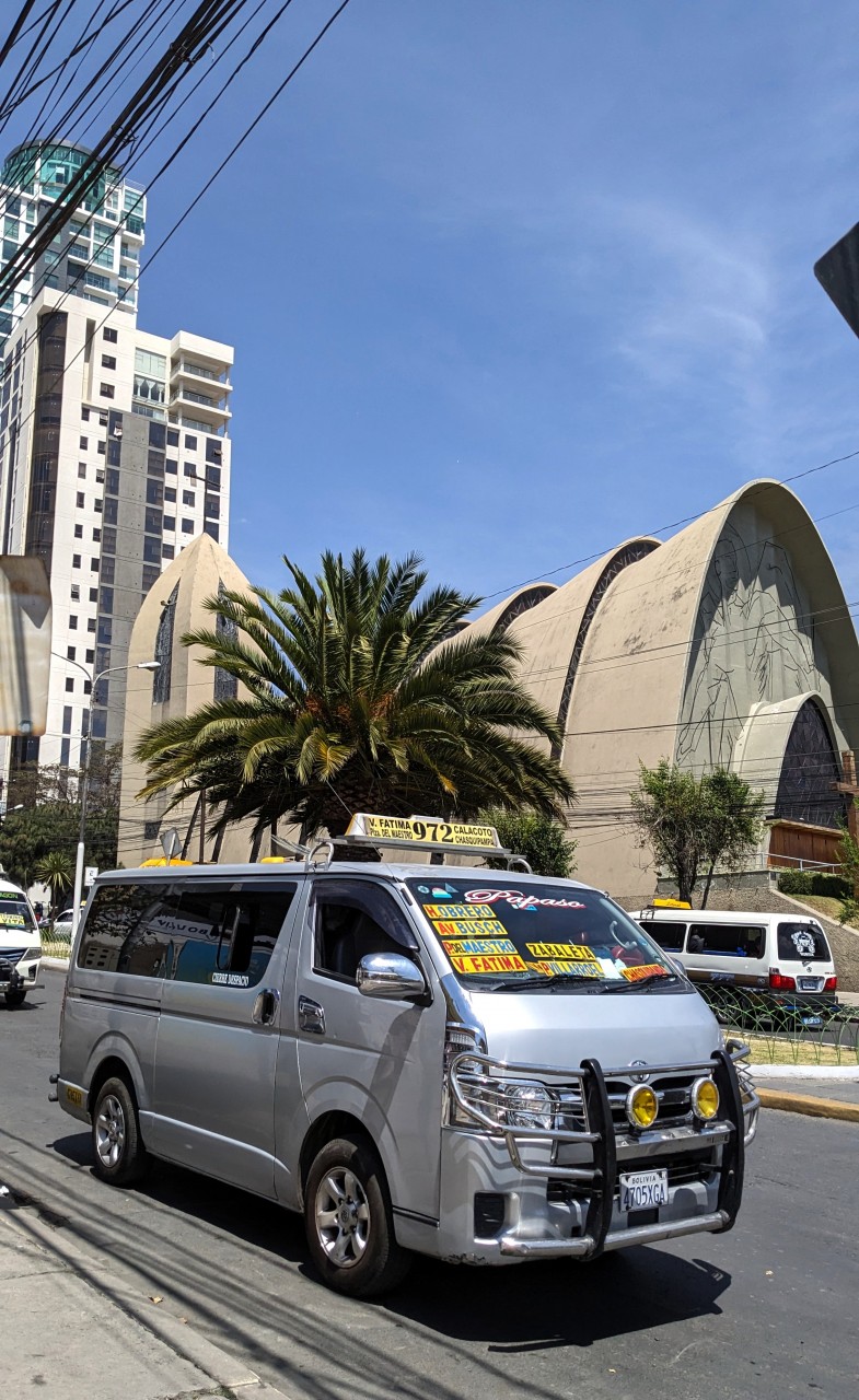 Маршрутное такси в Ла-Пасе. Боливия. Октябрь, 2023.