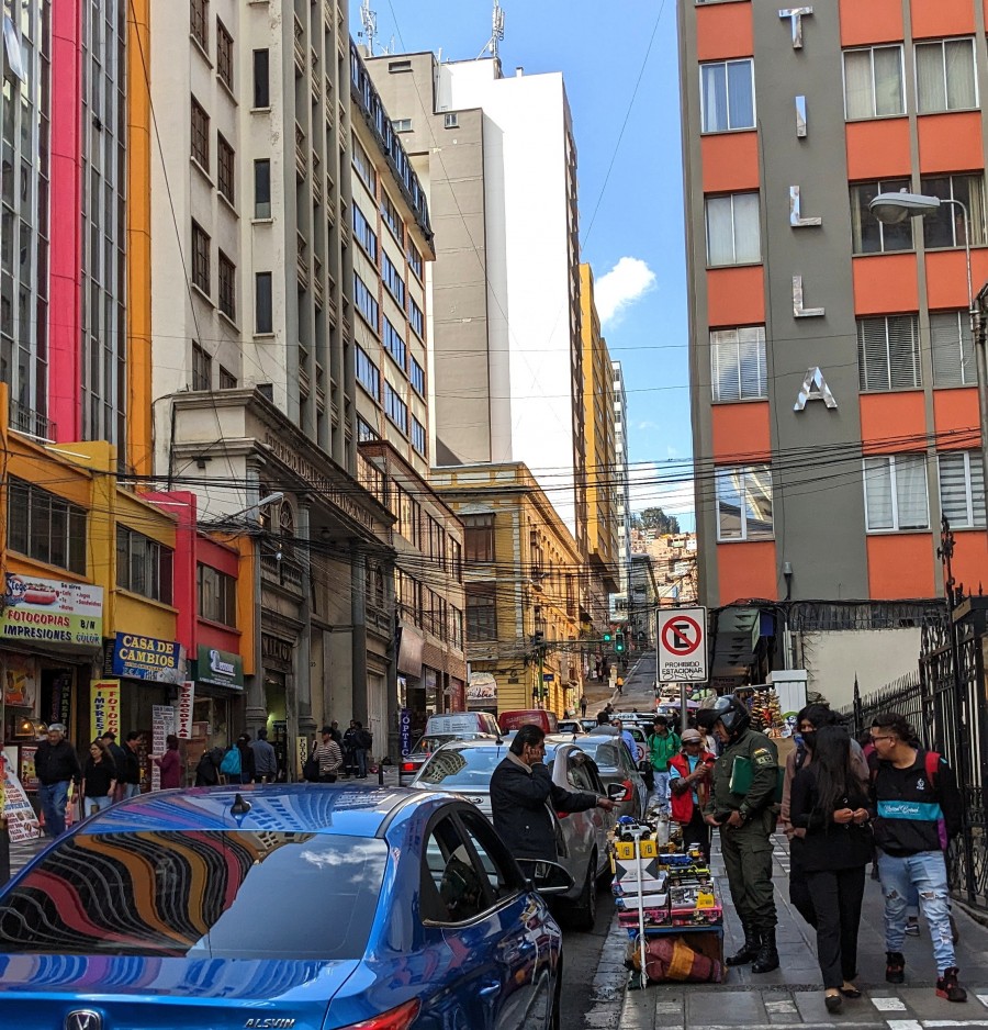 Ла-Пас, Боливия. Уличная торговля. Октябрь, 2023.