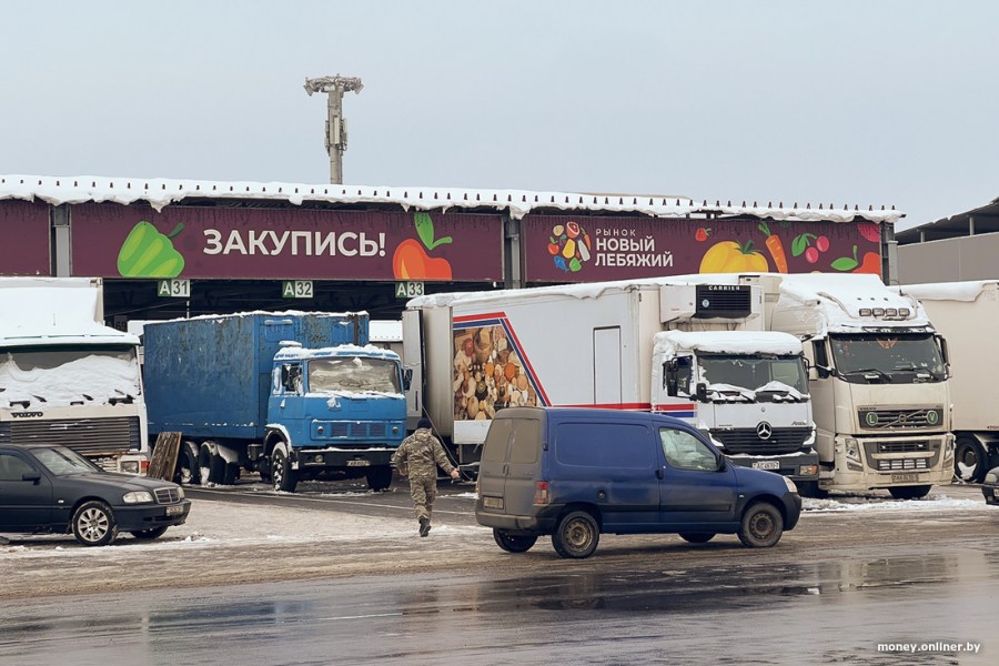 Минчан засыпало икрой от несуществующих заводов. Сходили к ее продавцам на рынок и в магазин. Фото: Влад Борисевич