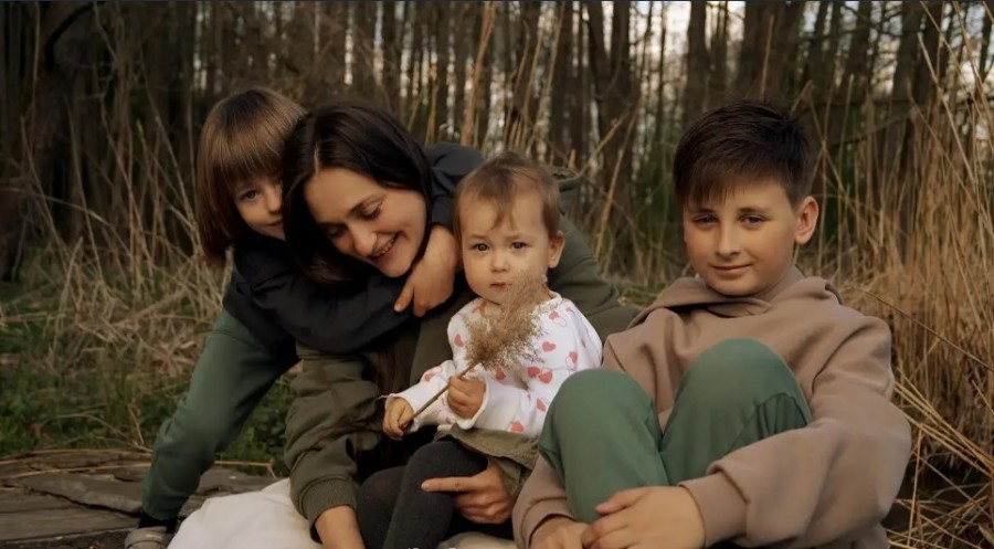 Юлия Березовская с детьми.