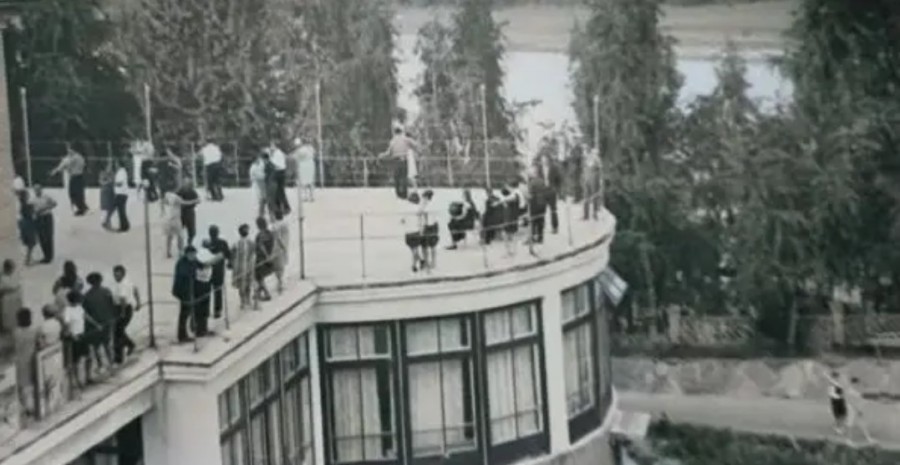 На крыше веранды 1-го корпуса, над столовой, устраивались танцы. Бобруйск, санаторий им. Ленина, 1970-е.