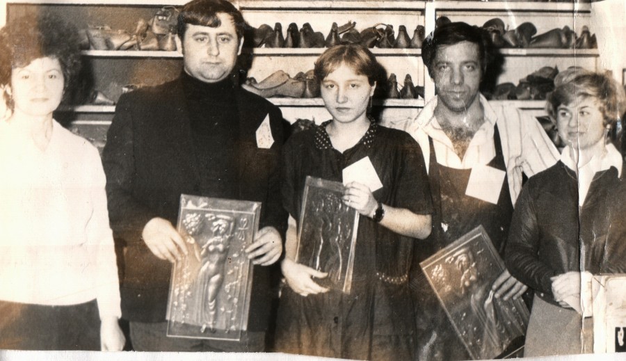 Анатолий Поляков и другие передовики Фабрики индпошива обуви. Бобруйск, 1980-е.