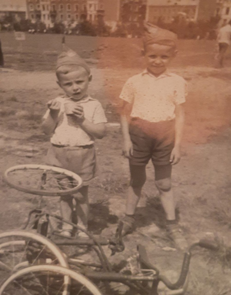 Середина 1950-х. Могилев. На велосипедах ездили, в основном, дети. Фото из архива Н. А. Федорович.