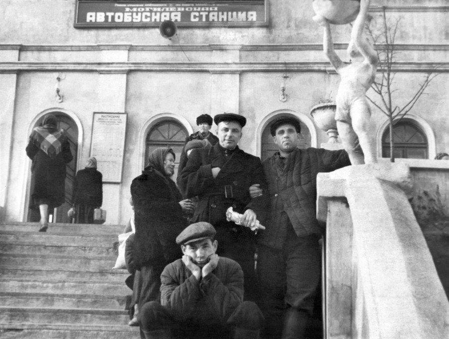 1956 год. Могилев, автобусная станция рядом с железнодорожным вокзалом. Фото: группа «Магілёў. Горад, які быў...», соцсети.