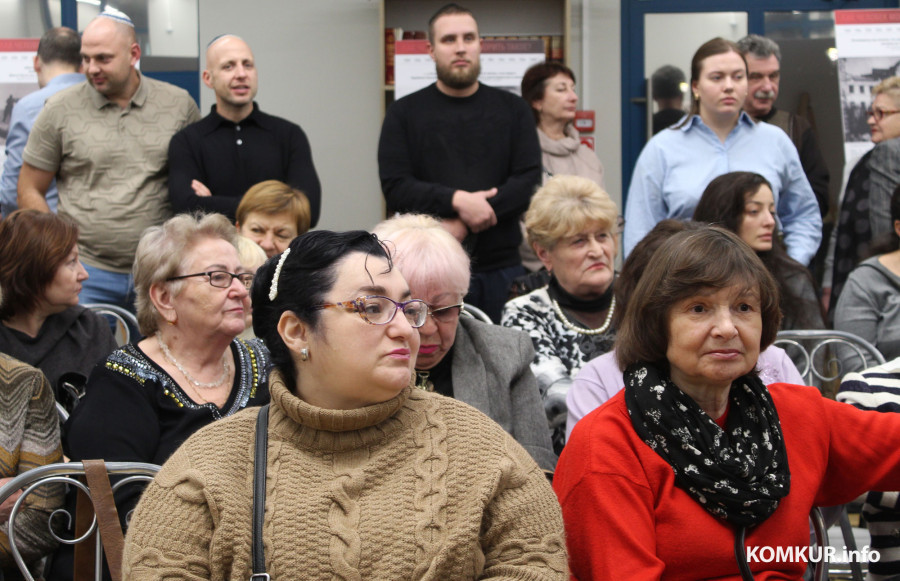 25 ноября 2025 года. Могилев. Еврейский просветительский центр. Открытие выставки «Как человек мог сотворить такое?». 