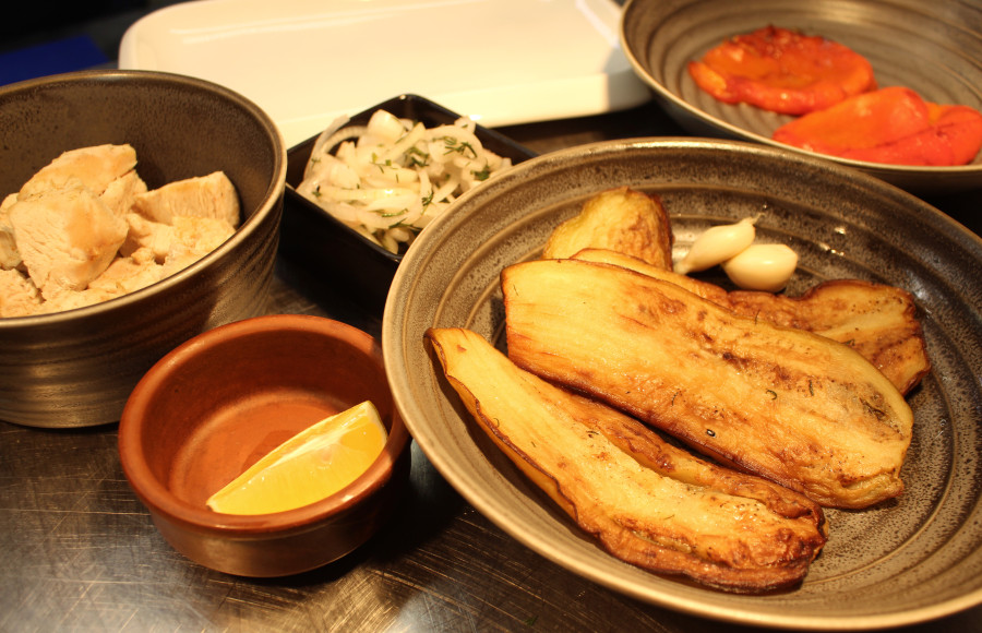 Ингредиенты для салата «Ацецили».