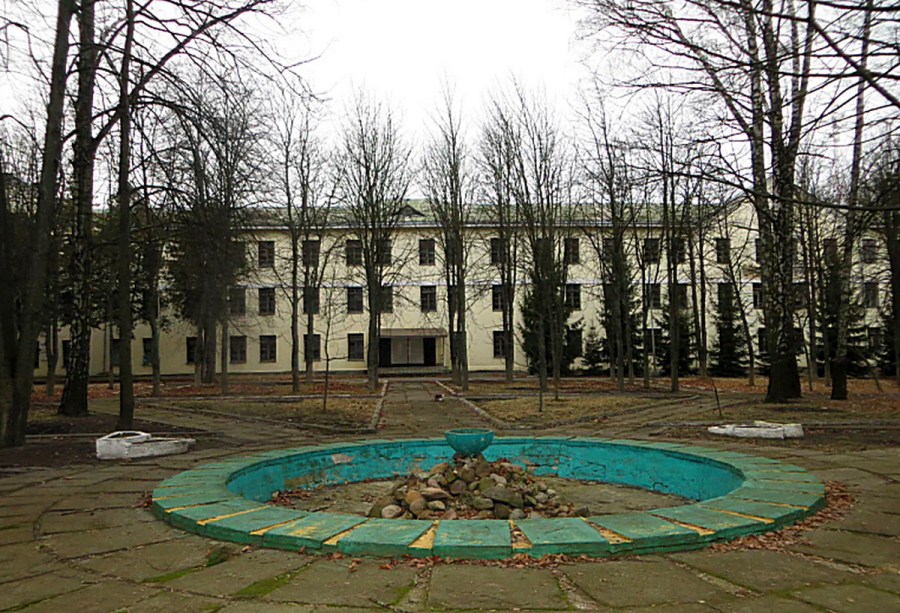 Бывший армейский штаб в Бобруйске продается – за 200 тыс. у.е. Сейчас в нем располагаются копировальный центр и синагога