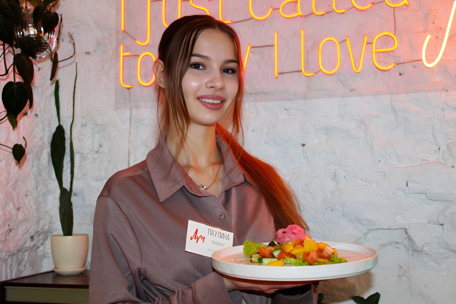 24 июня 2025 года. Могилев. Бар «Луч». Паулина представляет сет фестиваля «Пачастунак па-магiлёўскi».