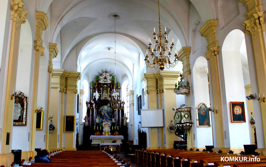 Август 2025 года. Город Глубокое. Витебская область. Внутреннее убранство костела. 