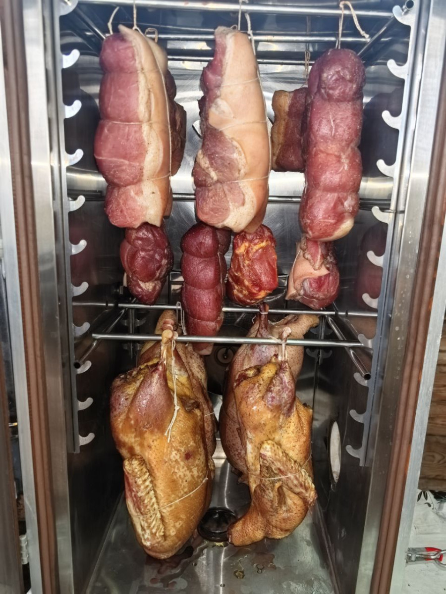 Копченые деликатесы, приготовленные Сергеем Дундиным.