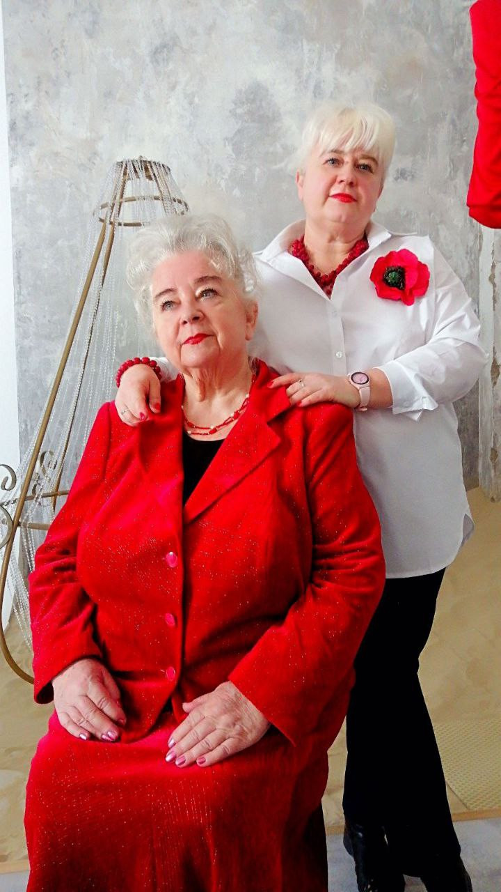 Мастерица Алена Иванчикова и ее мама Любовь Иосифовна..