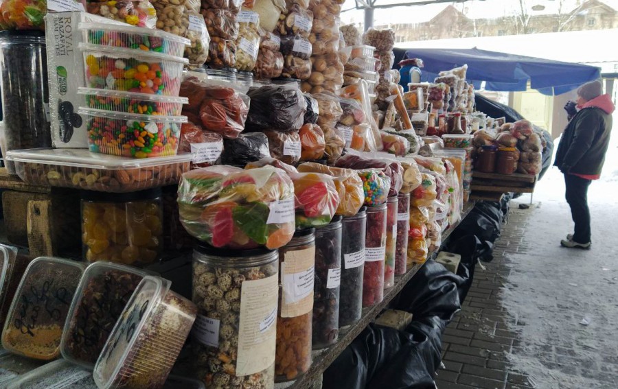 Что почем: на рынках и в магазинах Могилева выбирали специи для запекания мяса и глинтвейна. Минский рынок. Декабрь 2023 года. 