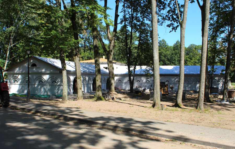 31 августа 2025 года. Дворцово-парковый комплекс Булгаков в Жиличах. Кировский район Могилевской области. Конюшня.