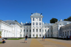 Путешествие одного дня: в усадьбу Булгаков в Жиличах, которую по красоте убранства все чаще называют «конкурентом» замка в Несвиже