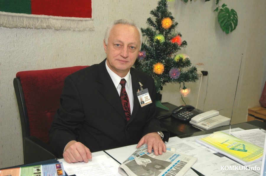 Начало 2000-х. Николай Головкин в своем рабочем кабинете во Дворце искусств.