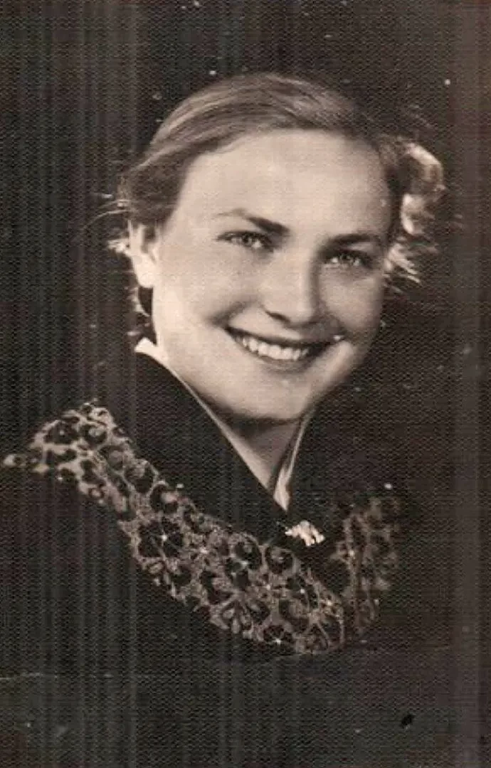 Лилия окончила школу, 1958 год.