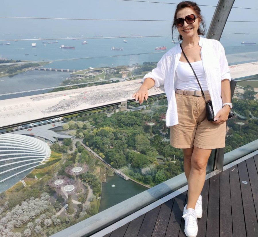 Нина Николаевна Матвейчик во время поездки в Сингапур.