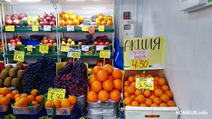 Спор на бобруйском рынке: «Хотела купить фрукты с витрины, а продавец отказал»