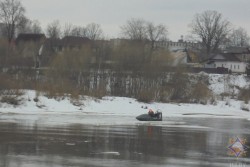 В Полоцке 89-летнего рыбака унесло на льдине в Двину 